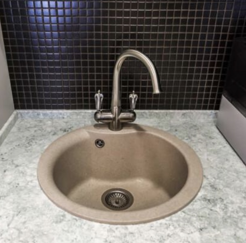 Установка раковины на кухне в Москве — Монтаж раковины | Цена за работу ...